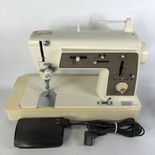 Singer Touch & Sew Deluxe Zig - Zag 636 Sewing Machine W/ Case