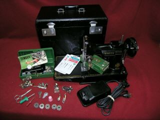 1955 Singer 221 Featherweight Sewing Machine W/pedal/case/button/attachments