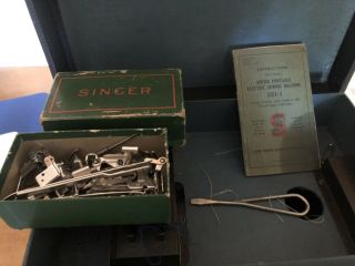 Singer Featherweight 221 - 1 Sewing Machine with Case 1934 2