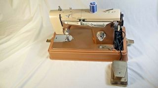 Emdeko Precision Built Zig Zag Sewing Machine Nh - 60809 W/ Pedal And Case
