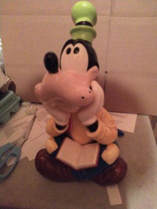 Disney Goofy 11 ".  5 Music Box - Small World
