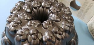 NORDIC WARE Bundt Cake Pan VIOLET VIOLETS 10 CUP Cast Aluminum 4