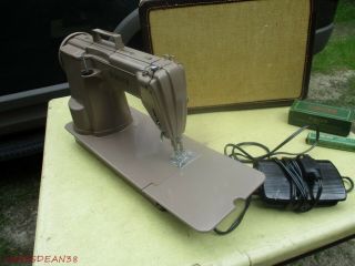 Singer Model 301A Sewing Machine With Case & 5