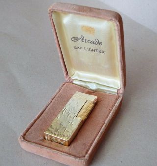 Vintage Gold Tone ARCADE Gas Lighter – Metal relief 3D Surface NOS 2