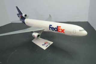 Fed Ex Federal Express Desk Model Md - 11 1:200 Plastic Plane N601fe W/stand