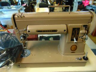 1950 ' s SINGER 301A SEWING MACHINE WITH HARD CASE & ACCESSORIES 3