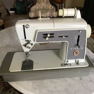 Singer Model 600 Heavy Duty Sewing Machine With Cover -