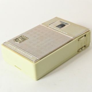 Vintage Magnavox 2 - AM - 70 Seven Transistor Radio with Case, 5