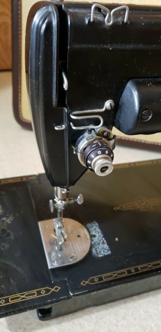 Singer 301A Sewing Machine w/ Case 8