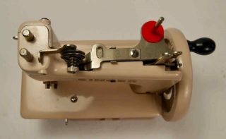 SINGER SEWHANDY MODEL 20 CHILD ' S FRENCH BEIGE SEWING MACHINE WITH CASE 7