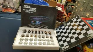 1999 Star Trek Next Generation Stng Chess Set Complete W/ Box