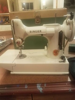 Singer Featherweight Sewing Machine 221k White