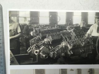 VINTAGE CHRIS CRAFT VERY EARLY PICTURE PHOTO B&W BOAT ENGINES BEING MADE 12X18 2