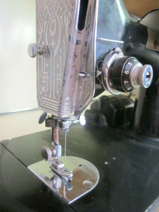1945 Singer Model 221 Featherweight Sewing Machine w/ Case & Accessories 6