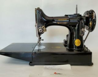Singer Featherweight 221 Sewing Machine In Case Bakelite Foot Pedal 1947