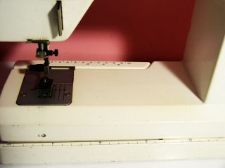 Elna Sewing Machine Precision Made in Swtzerland Air Electronic SU Multiprogram 6