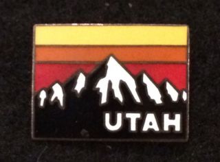 Utah Snowboard Skiing Pin Badge Utah Ut Resort Souvenir Travel Hiking
