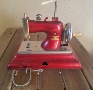 Child’s Size Miniature Sewing Machine Casige In The Fabric Box