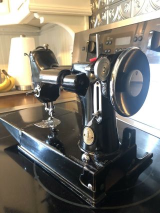 1933 Singer Featherweight 221 Sewing Machines 4