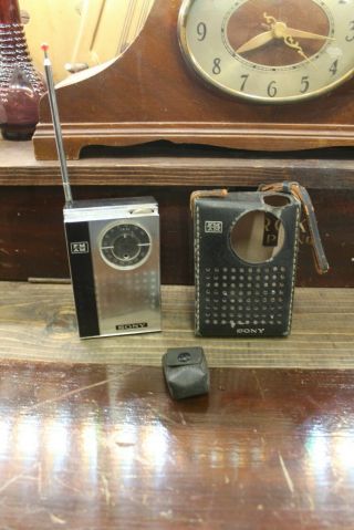Vintage Sony Tfm - 850w Transistor Radio Fm Am With Leather Case And Headphones