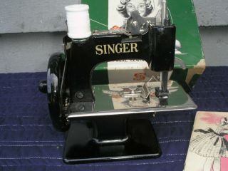SINGER MODEL 20 SEWHANDY SEWING MACHINE W/ BOX & INSTRUCTIONS 4