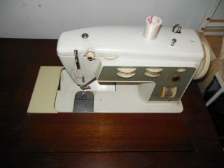 SINGER Stylist Zig - Zag Sewing Machine Model 774 with Cabinet and Pedal 3