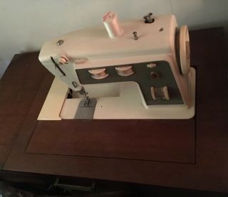 SINGER Stylist Zig - Zag Sewing Machine Model 774 with Cabinet and Pedal 4