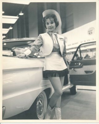 1961 8 X 10 Car Show Cheesecake Photo Sexy Ford Cowgirl Falcon Ranchero