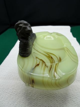 VINTAGE SLAG GLASS AGATE ASHTRAY WITH METAL LION ATTACHED 3