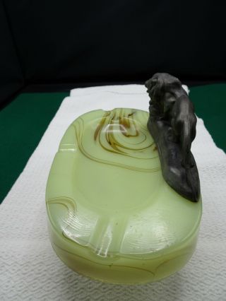 VINTAGE SLAG GLASS AGATE ASHTRAY WITH METAL LION ATTACHED 4
