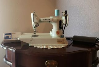 Singer 221K White FEATHERWEIGHT Sewing Machine,  Accessories, 4