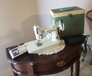 Singer 221K White FEATHERWEIGHT Sewing Machine,  Accessories, 8