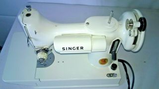 SINGER WHITE 221K FEATHERWEIGHT SEWING MACHINE & CASE GREAT BRITAIN 3