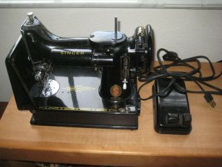 Singer Black 221k Featherweight Sewing Machine / 1961 / Kilbowie,  Scotland