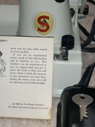 SINGER WHITE 221K FEATHERWEIGHT SEWING MACHINE - CASE - ATTACHMENTS 1964 7
