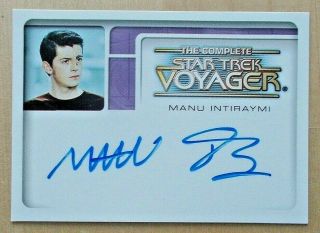 A1 Manu Intiraymi Autograph Auto The Complete Star Trek Voyager Trading Card