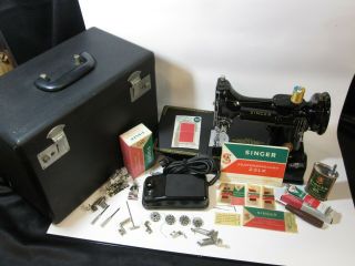 Singer 221k Featherweight Sewing Machine With Case And Accessories.