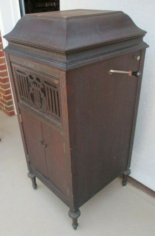ANTIQUE SILVERTONE PHONGRAPH RECORD PLAYER IN WOOD CABINET WITH HORN NE 5