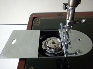 Singer Model 201 - 2 Sewing Machine W/Case 1955 8