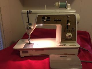 Vintage Singer Sewing Machine Golden Touch Sew Deluxe Zigzag Model 640