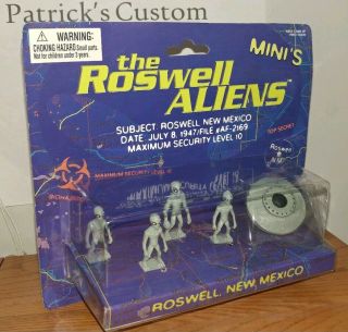 Space Alien Extra Terrestrial Roswell Figurines Aliens Minis On Card 1996