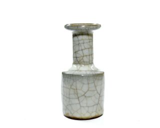 A Rare Chinese Guan - Type Porcelain Vase 2