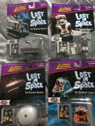 Johnny Lightning - Lost In Space - Robot Chariot Jupiter 2 Pod In Cards Opened