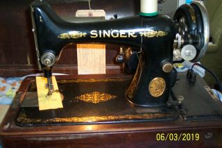 1924 Singer Sewing Machine With Wooden Case,  Vgc,  Runs,  Machine