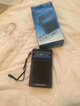 Vintage Realistic Am/fm Portable Pocket Radio 12 - 724 Transistor Great