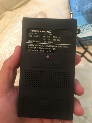 VINTAGE Realistic AM/FM Portable Pocket Radio 12 - 724 Transistor GREAT 2