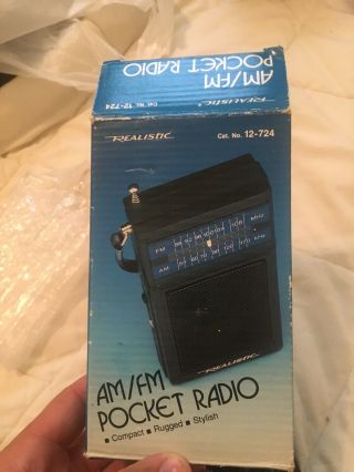 VINTAGE Realistic AM/FM Portable Pocket Radio 12 - 724 Transistor GREAT 3