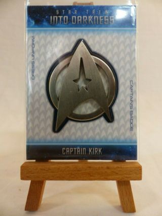 Star Trek Into Darkness Relic Uniform Badge Card B1 Chris Pine As Captain Kirk