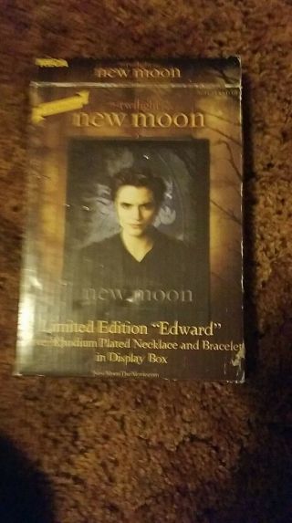 Twilight Collectible Edward Necklace Set