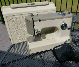 Vintage Sears/ Kenmore Sewing Machine Model 158.  10402 Portable